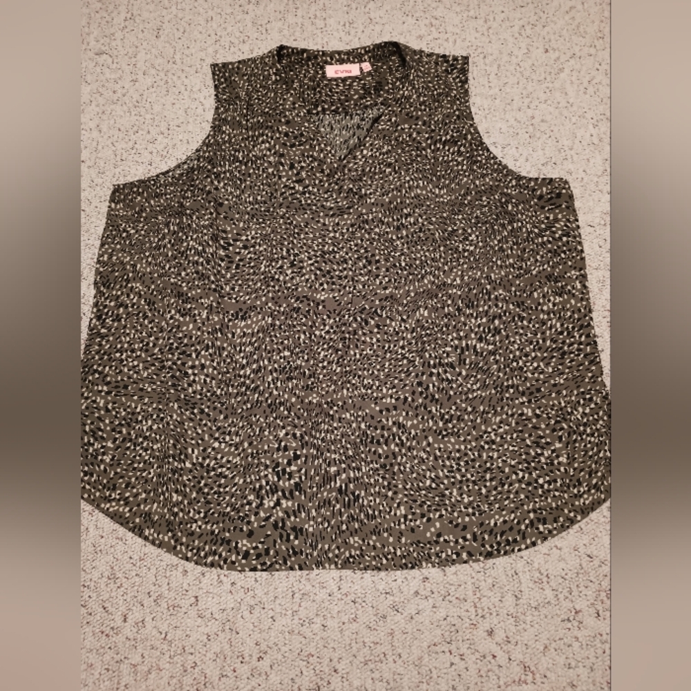 Evri! Brow, Black and White Boxy Tank Top